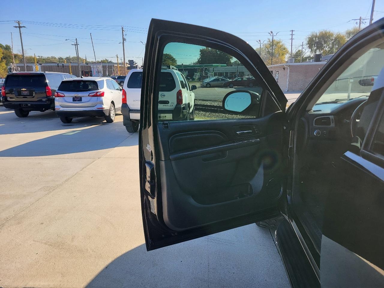 GMC Yukon Denali 2WD 2011