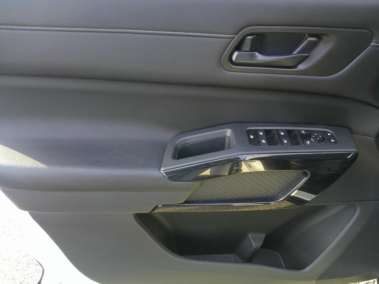 Nissan Pathfinder SV 4WD 2024