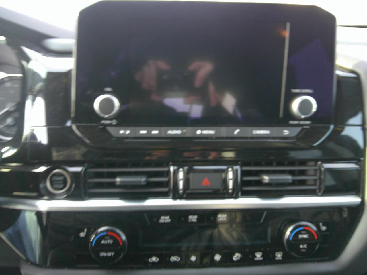 Nissan Pathfinder SV 4WD 2024