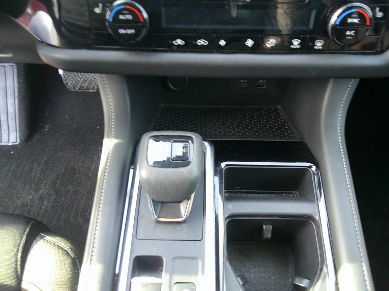 Nissan Pathfinder SV 4WD 2024