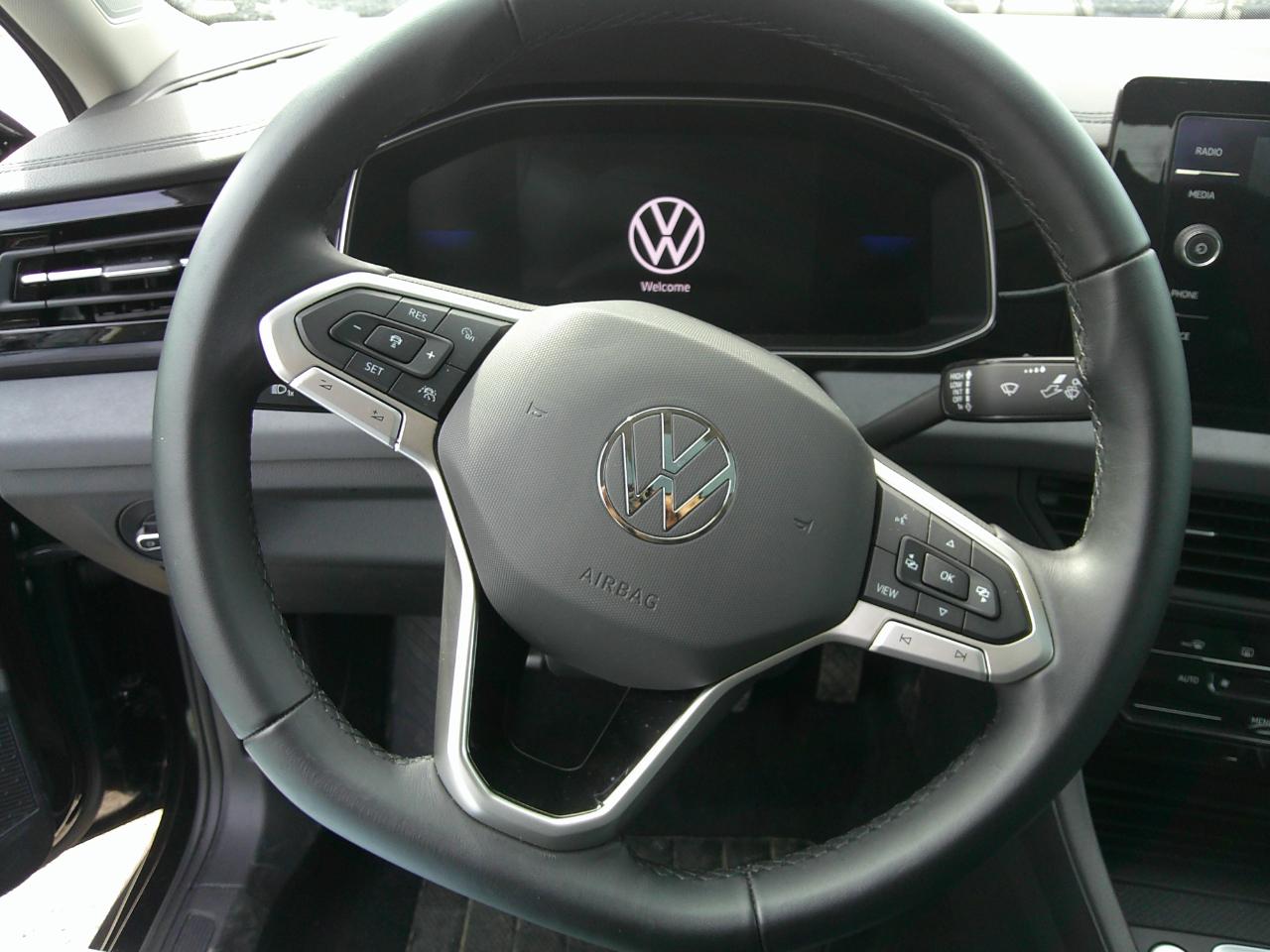 Volkswagen Jetta SE Auto 2025