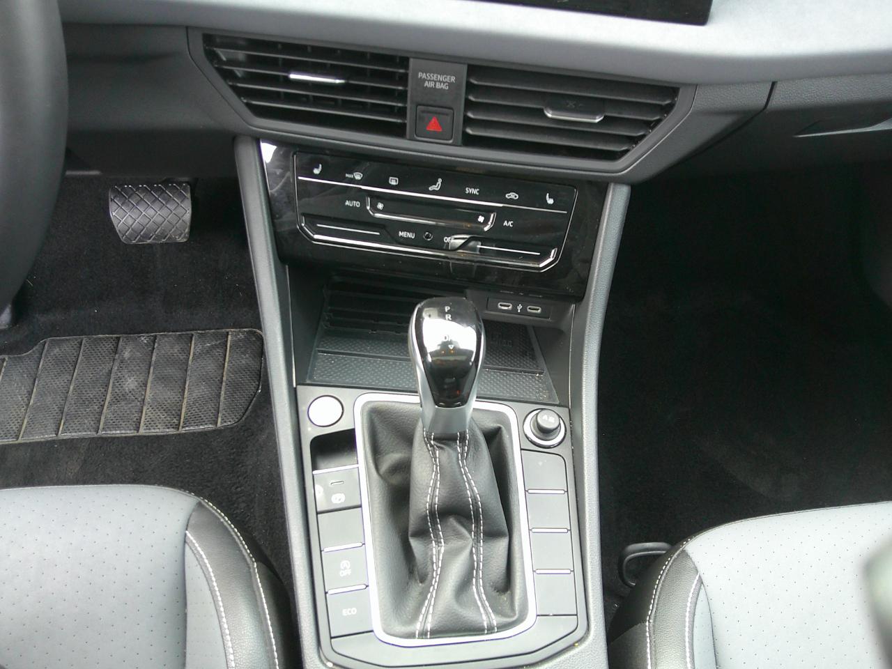 Volkswagen Jetta SE Auto 2025