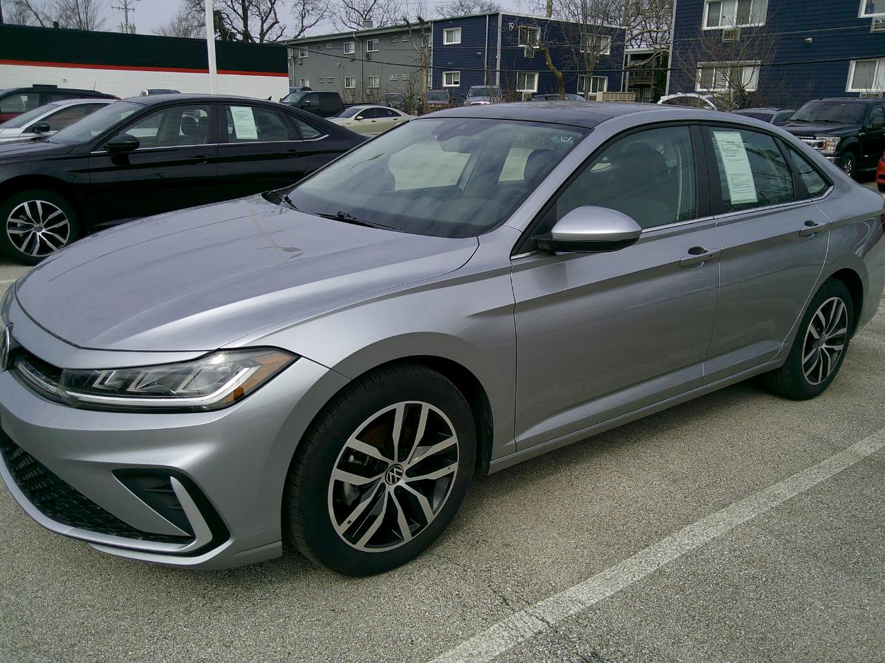 Volkswagen Jetta SE Auto 2025