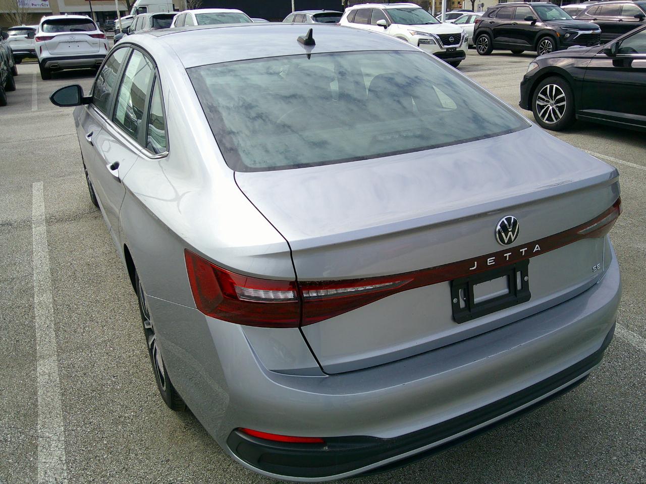 Volkswagen Jetta SE Auto 2025