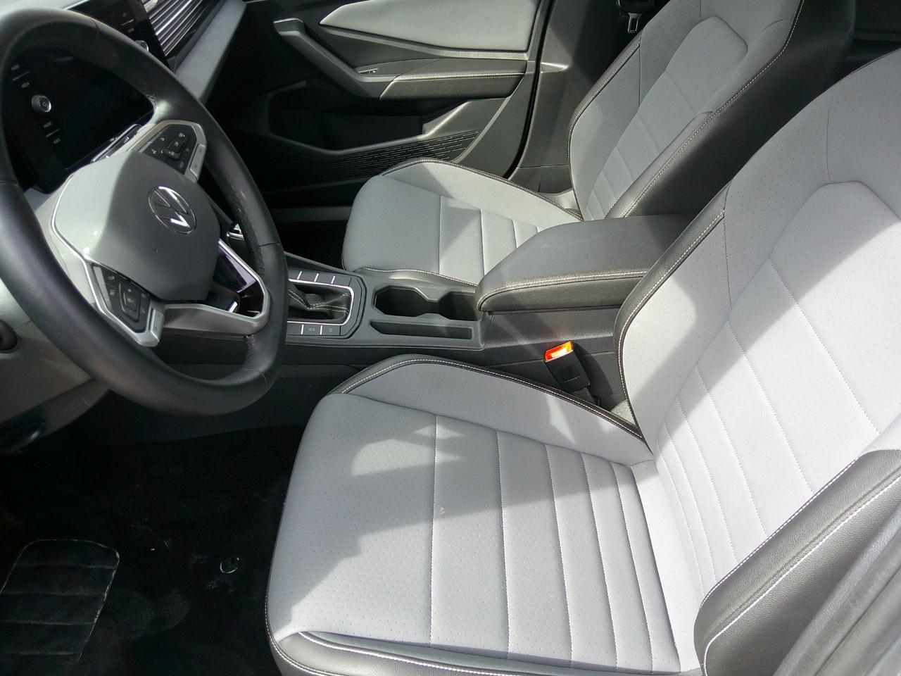 Volkswagen Jetta SE Auto 2025