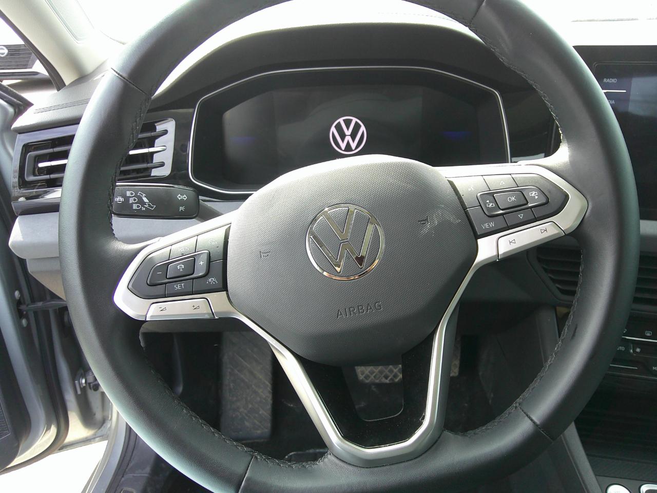 Volkswagen Jetta SE Auto 2025
