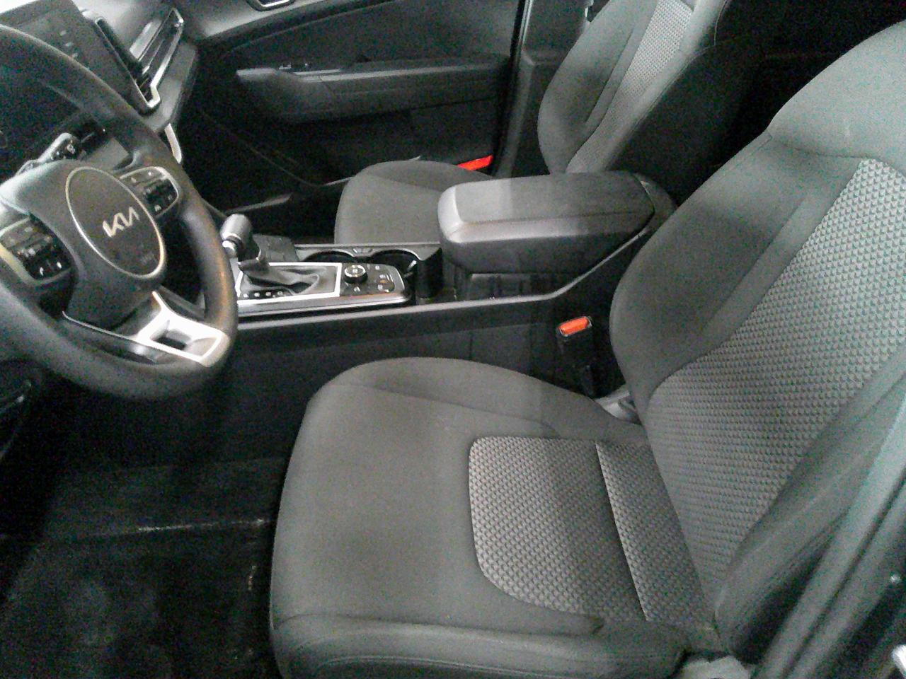 Kia Sportage LX FWD 2025