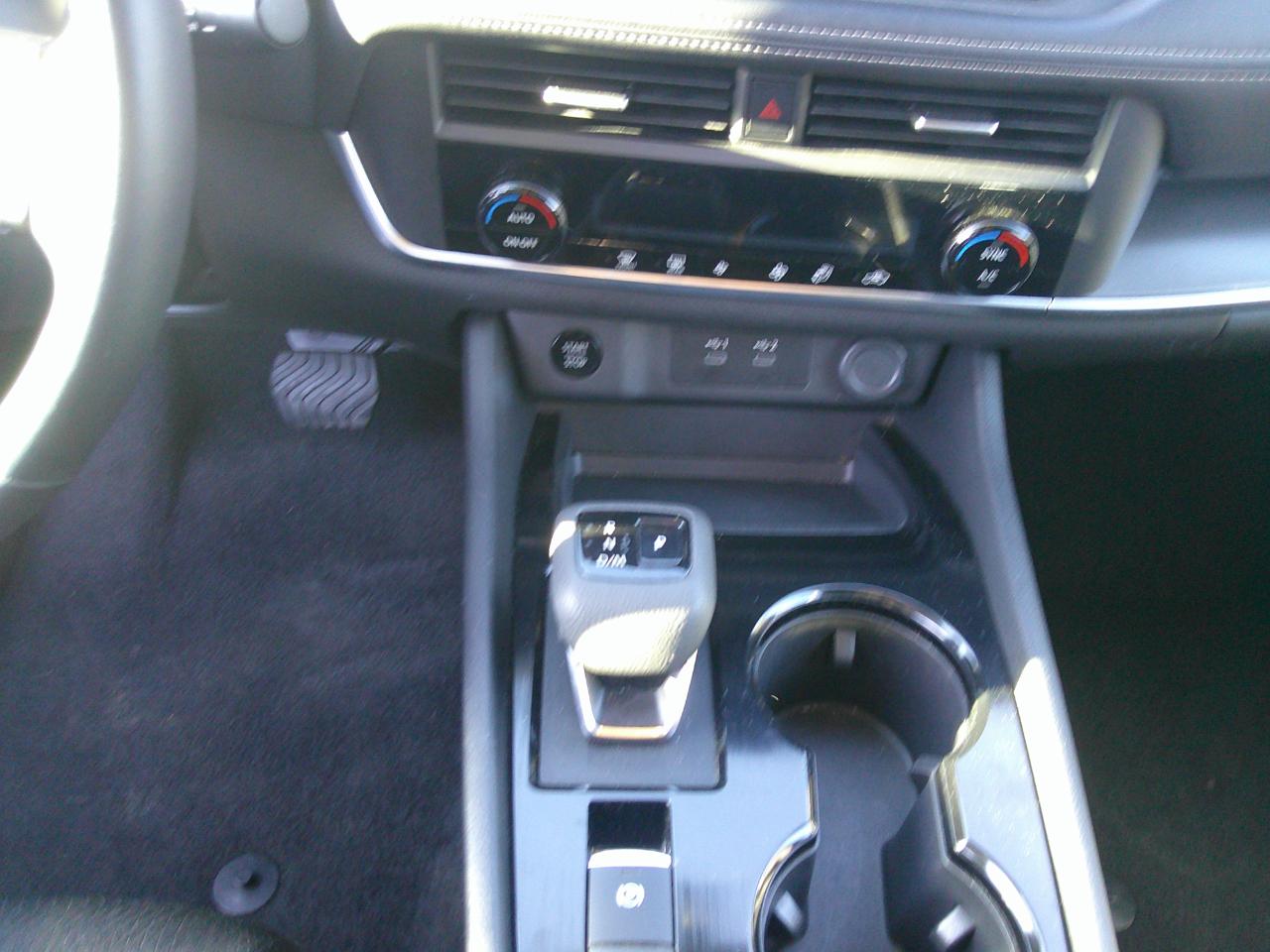 Nissan Rogue FWD SV 2025