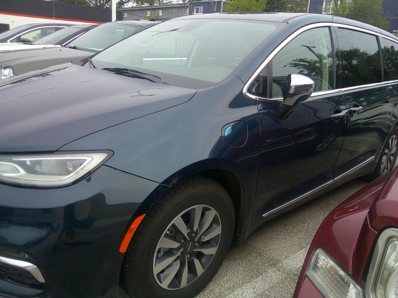Chrysler Pacifica Hybrid Touring L FWD 2023