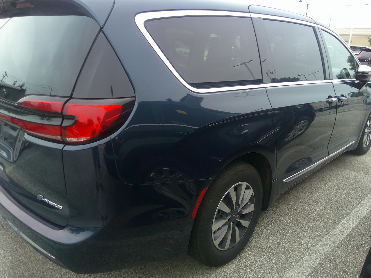 Chrysler Pacifica Hybrid Touring L FWD 2023