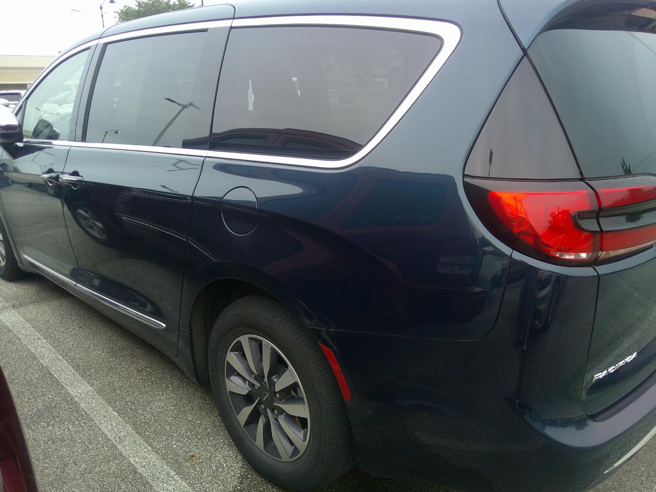Chrysler Pacifica Hybrid Touring L FWD 2023