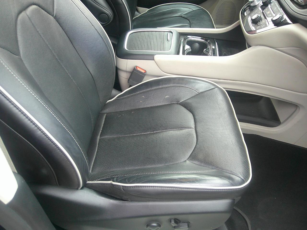 Chrysler Pacifica Hybrid Touring L FWD 2023