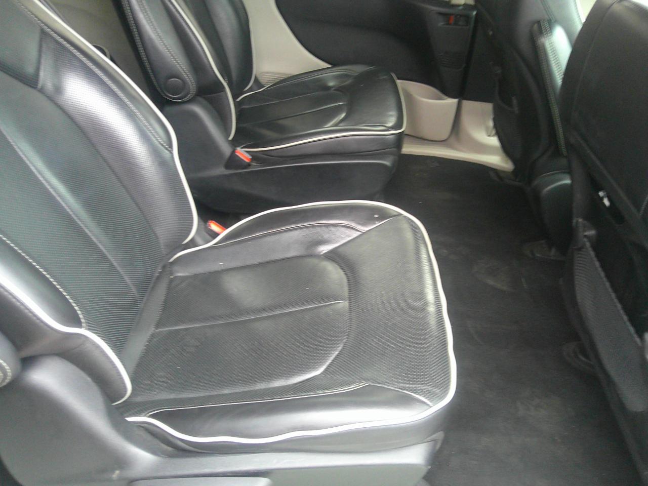 Chrysler Pacifica Hybrid Touring L FWD 2023