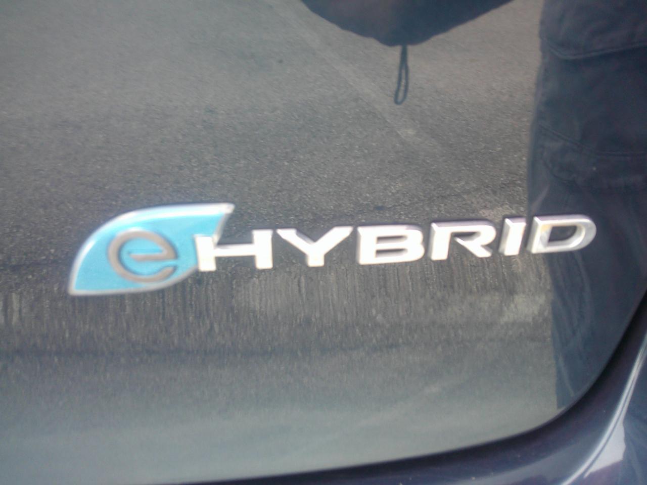 Chrysler Pacifica Hybrid Touring L FWD 2023