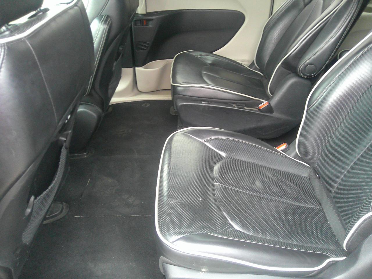 Chrysler Pacifica Hybrid Touring L FWD 2023
