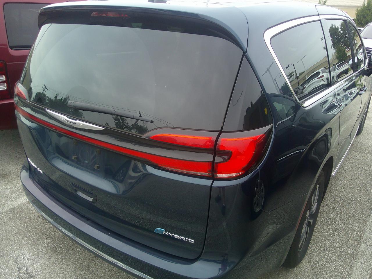 Chrysler Pacifica Hybrid Limited FWD 2023