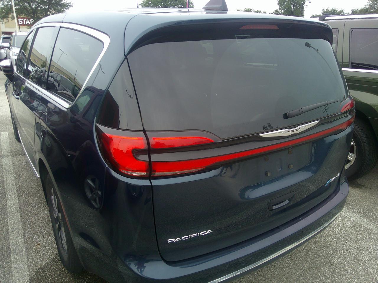 Chrysler Pacifica Hybrid Limited FWD 2023