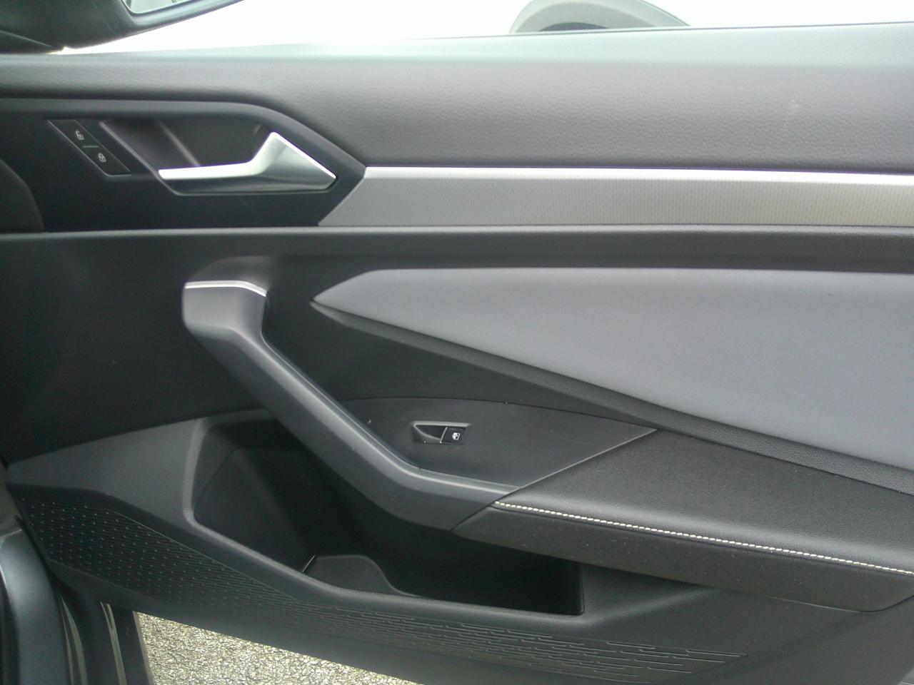 Volkswagen Jetta SE Auto 2025