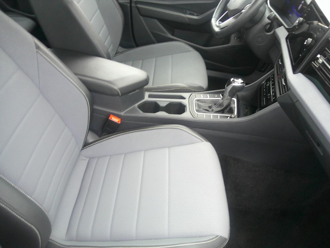 Volkswagen Jetta SE Auto 2025