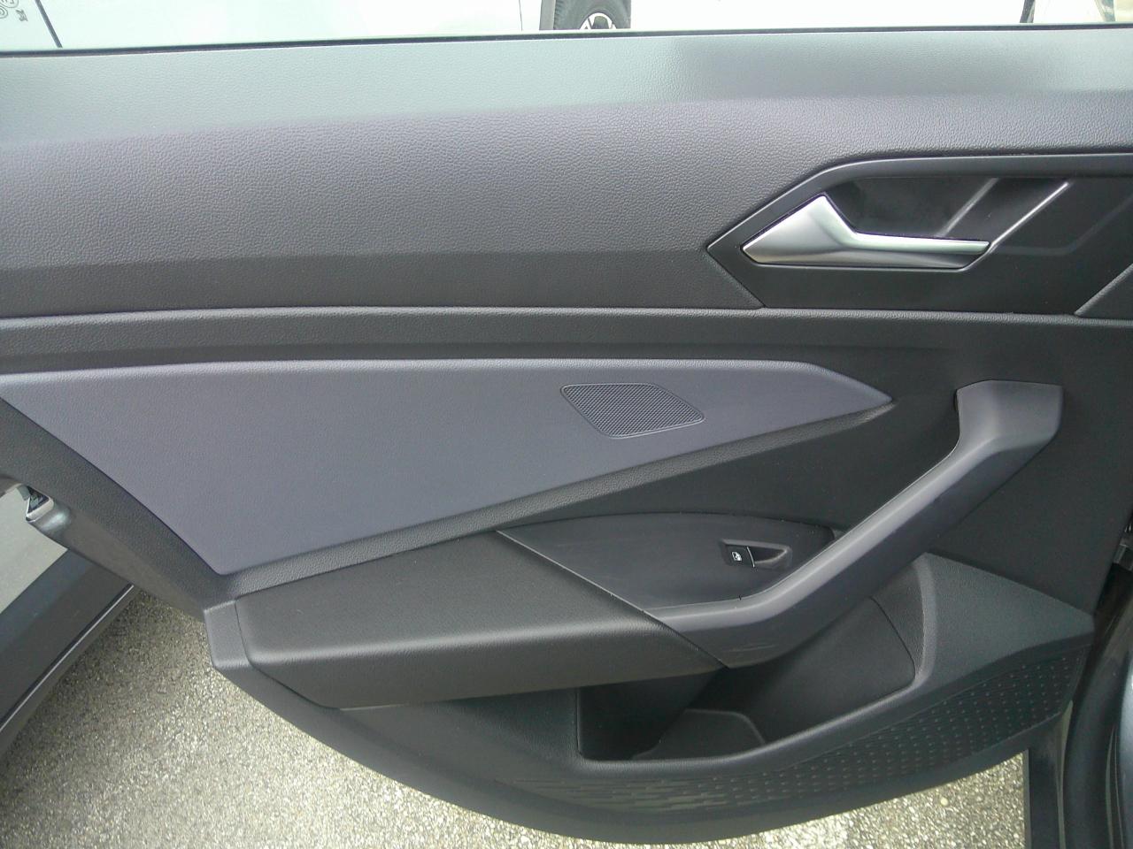 Volkswagen Jetta SE Auto 2025