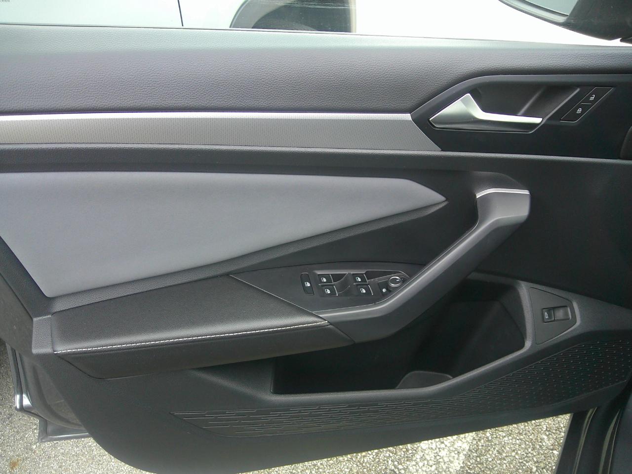 Volkswagen Jetta SE Auto 2025
