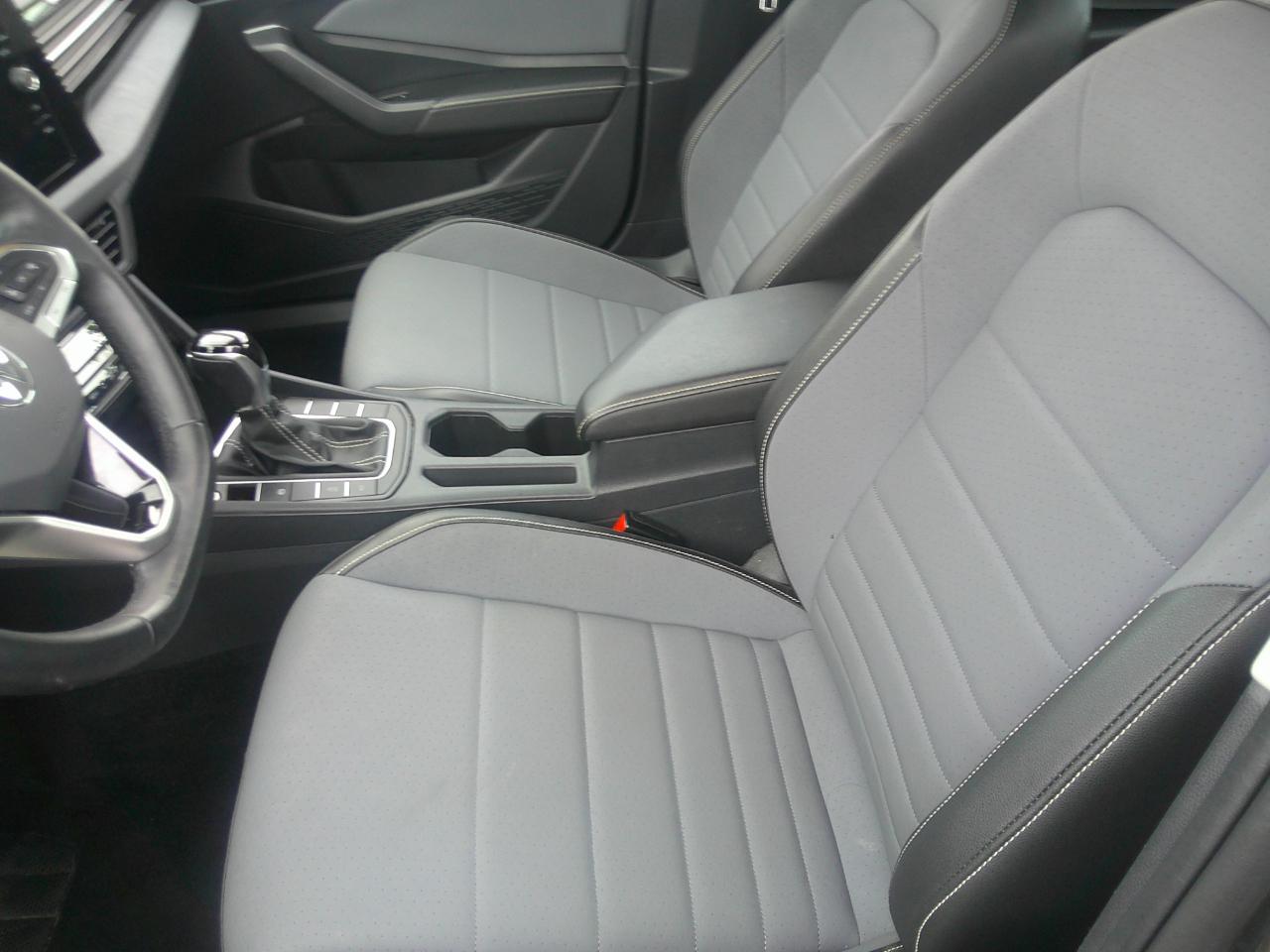 Volkswagen Jetta SE Auto 2025