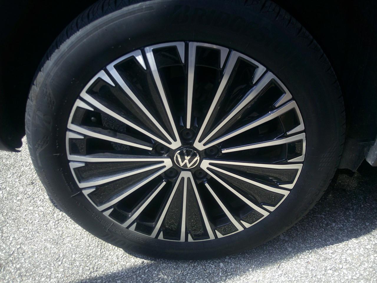 Volkswagen Taos SE FWD 2025