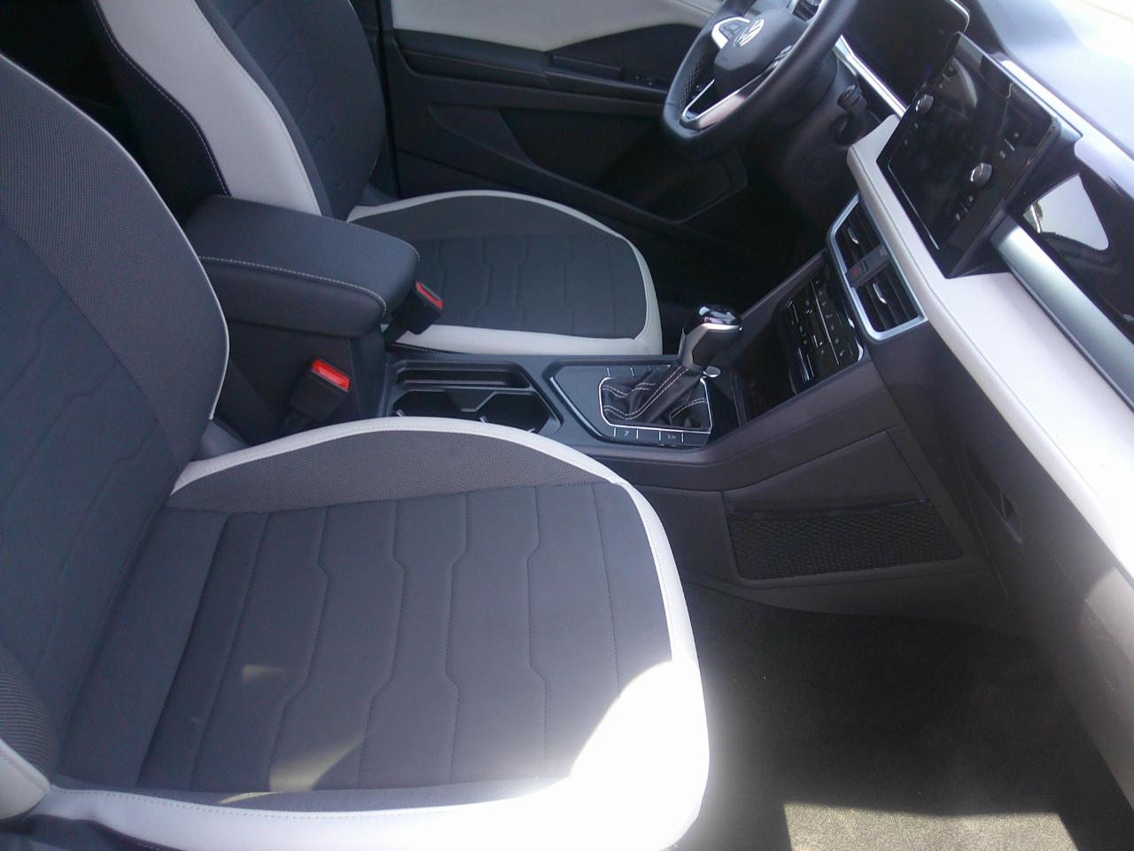 Volkswagen Taos SE FWD 2025