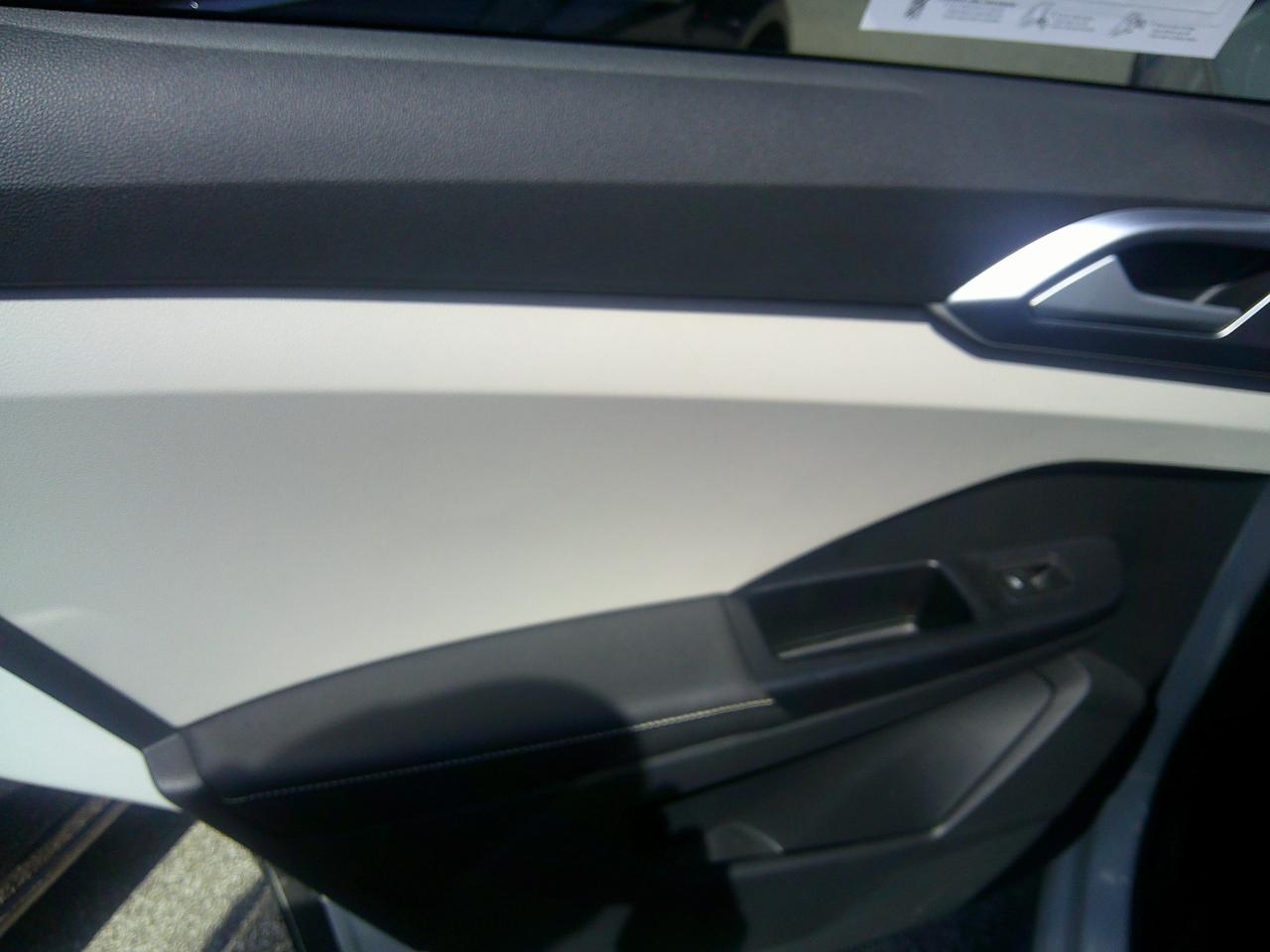 Volkswagen Taos SE FWD 2025