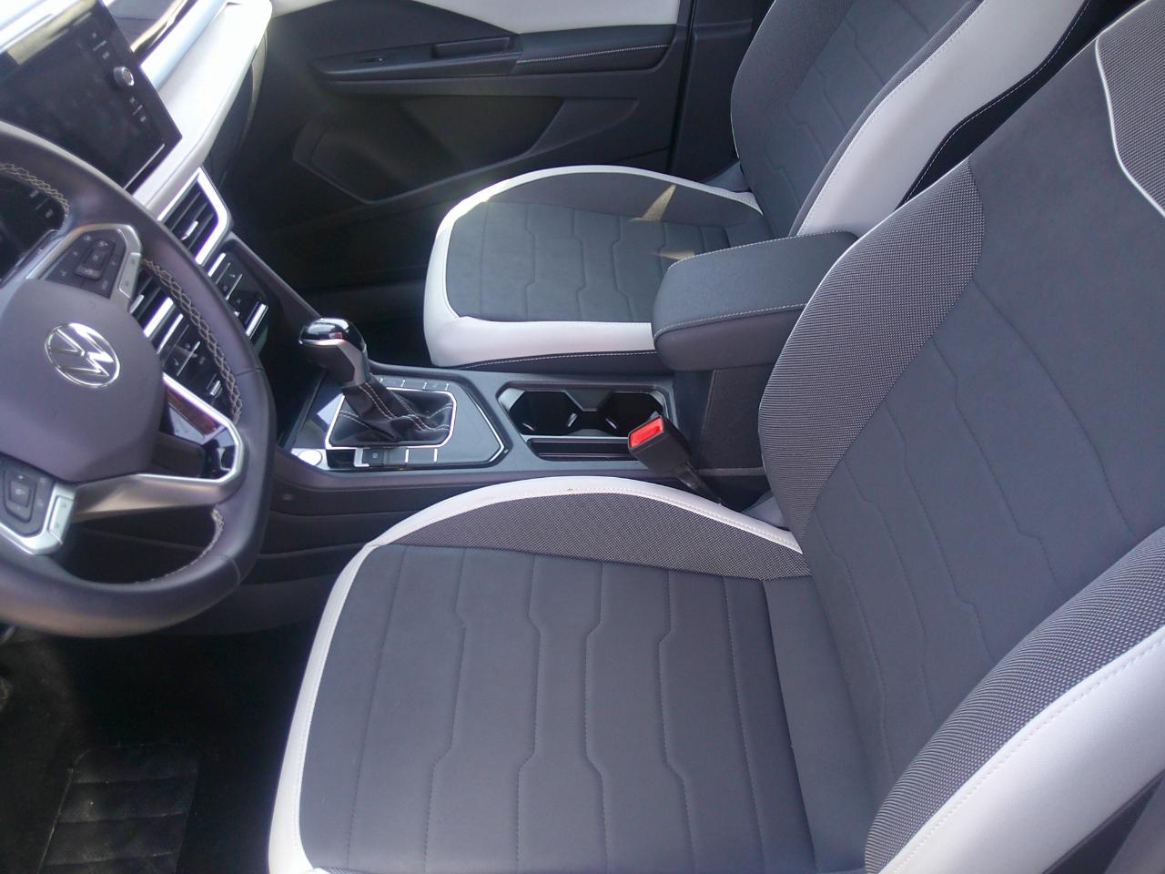 Volkswagen Taos SE FWD 2025