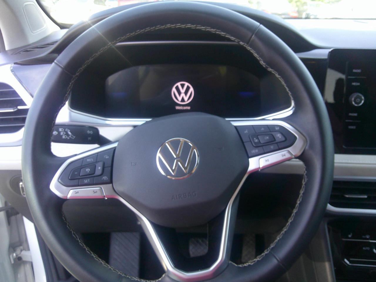 Volkswagen Taos SE FWD 2025