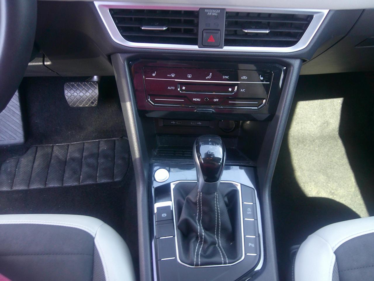 Volkswagen Taos SE FWD 2025