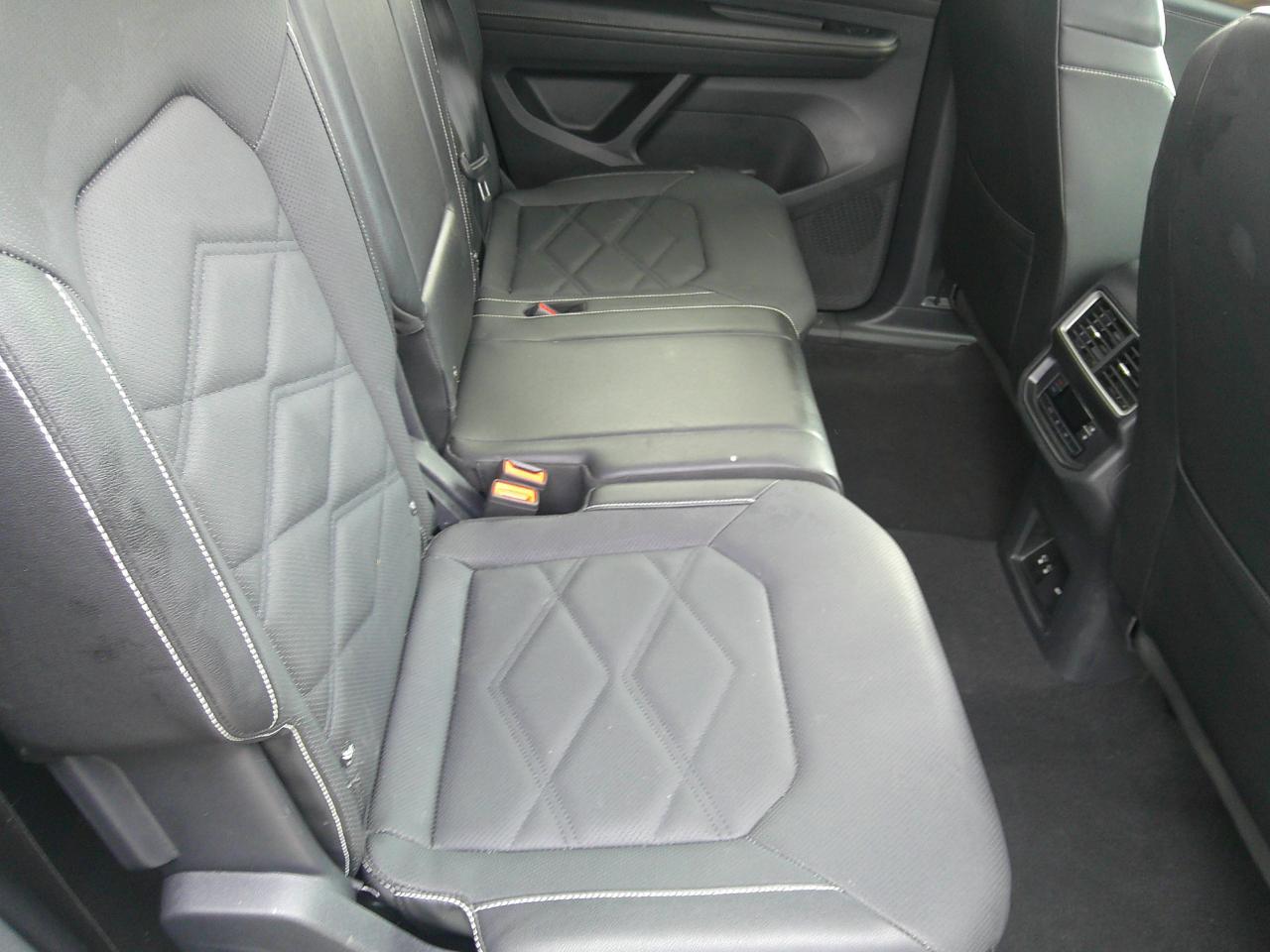 Volkswagen Atlas 2.0T SE w/Technology FWD 2025