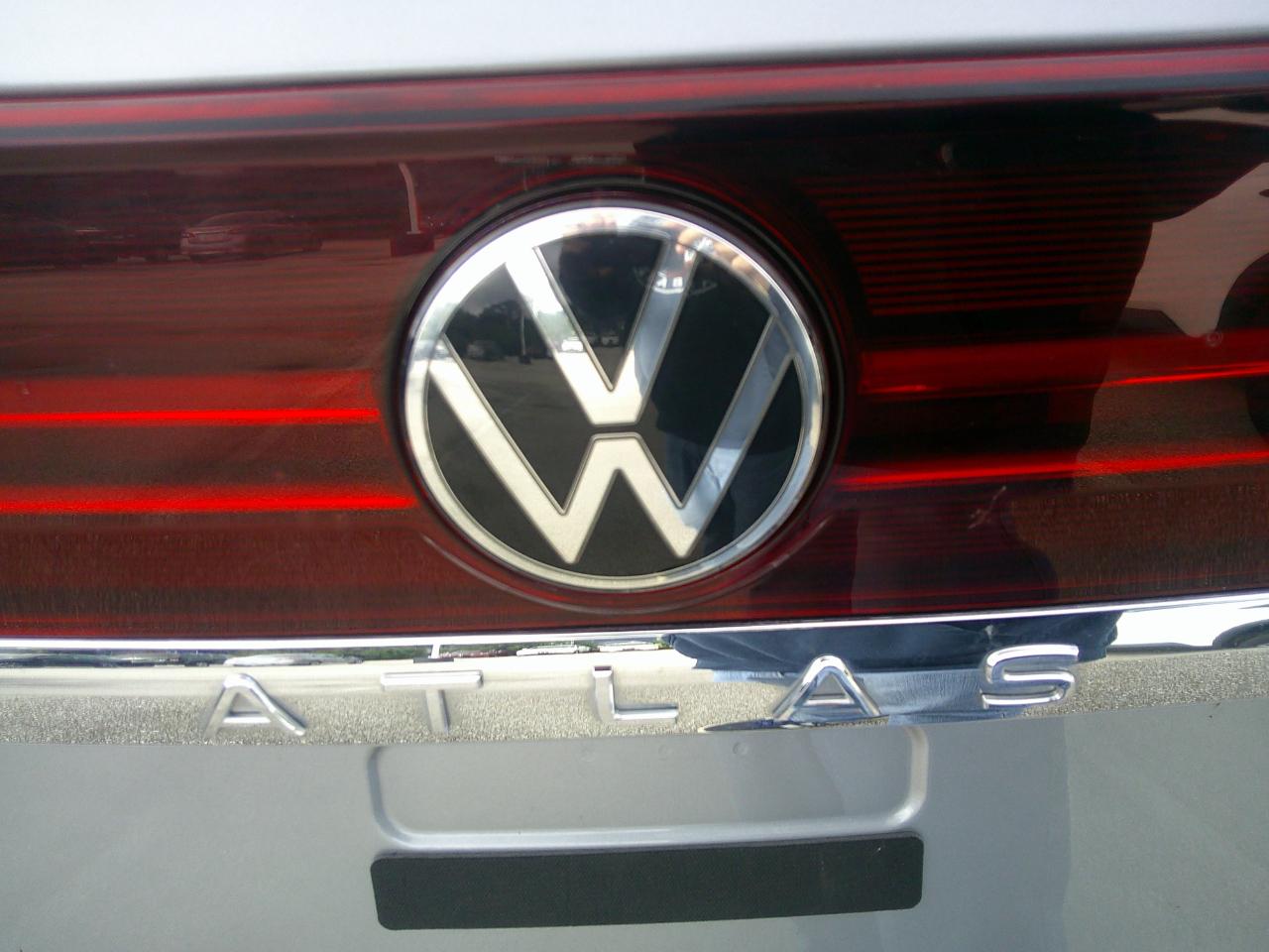 Volkswagen Atlas 2.0T SE w/Technology FWD 2025