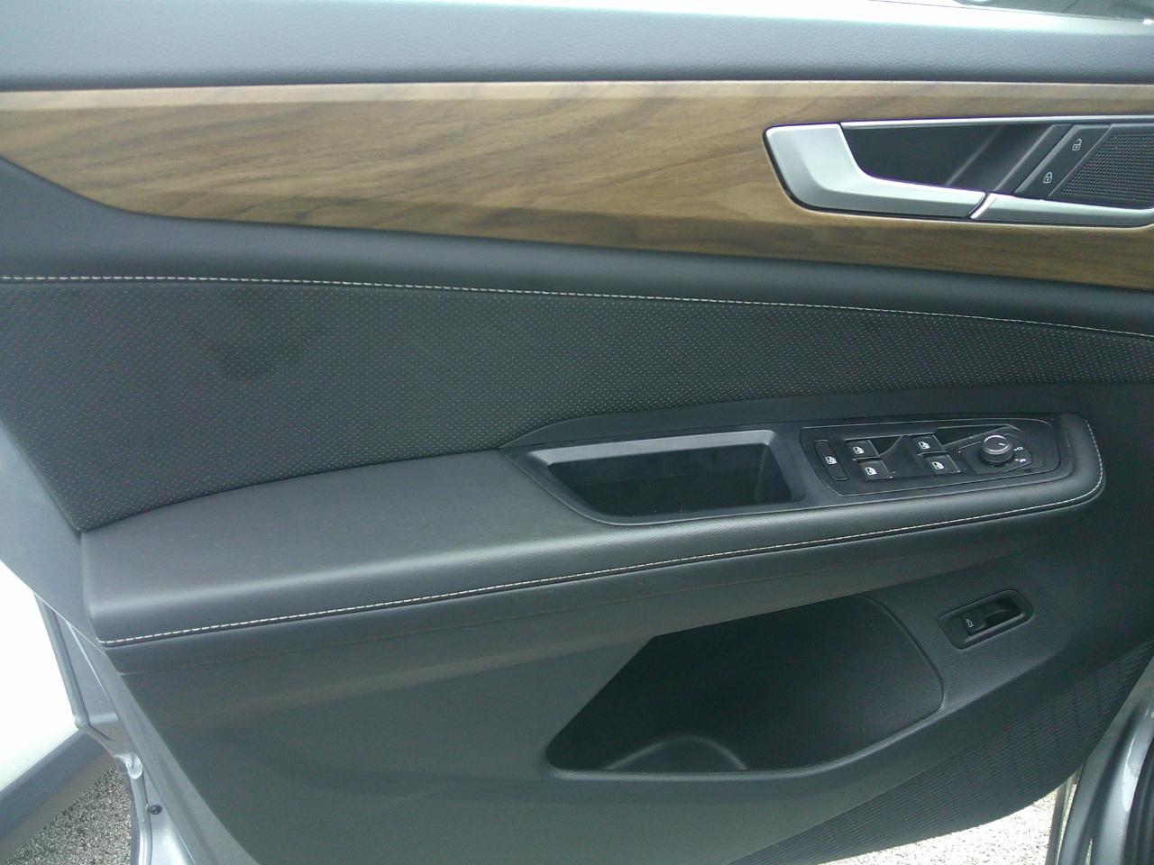 Volkswagen Atlas 2.0T SE w/Technology FWD 2025