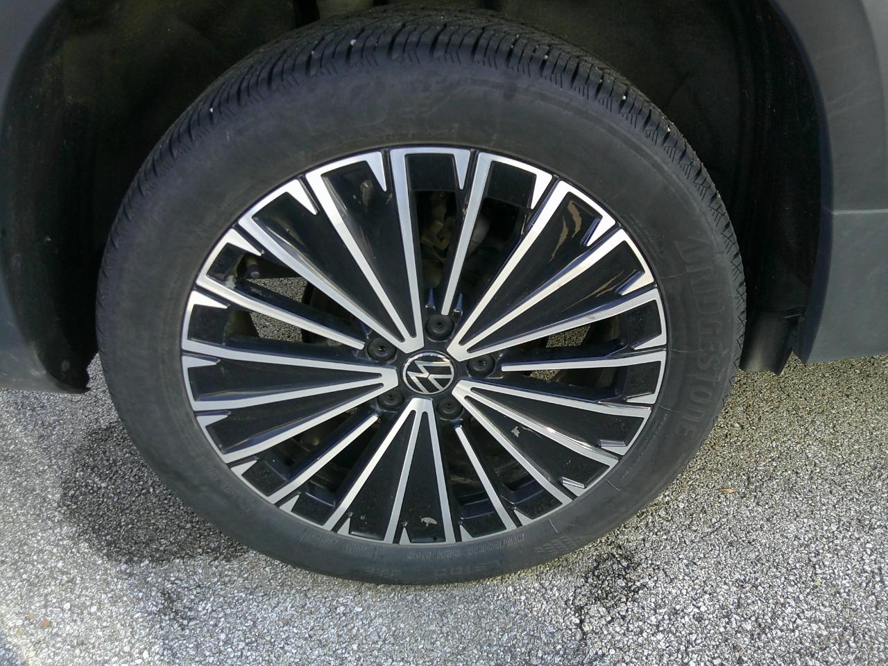 Volkswagen Taos SE FWD 2025