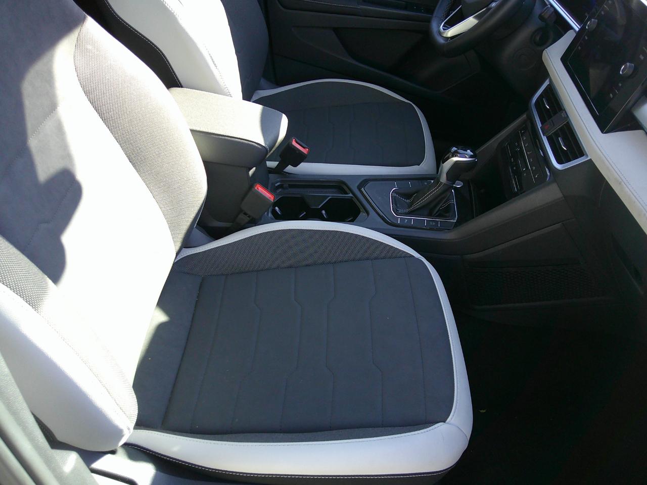 Volkswagen Taos SE FWD 2025