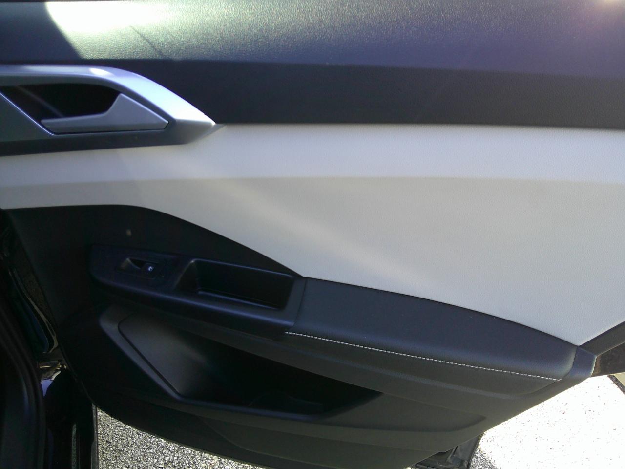 Volkswagen Taos SE FWD 2025