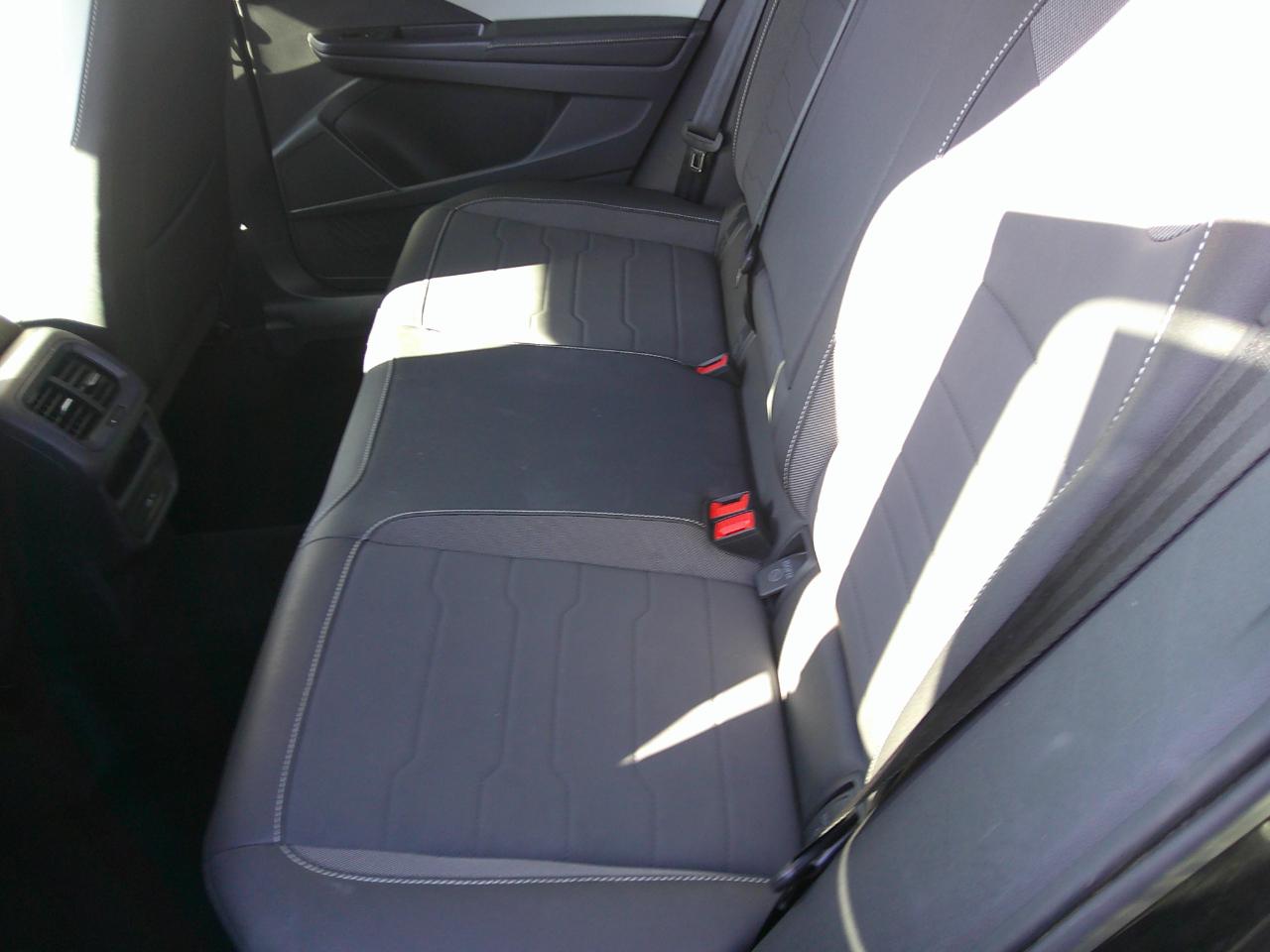 Volkswagen Taos SE FWD 2025