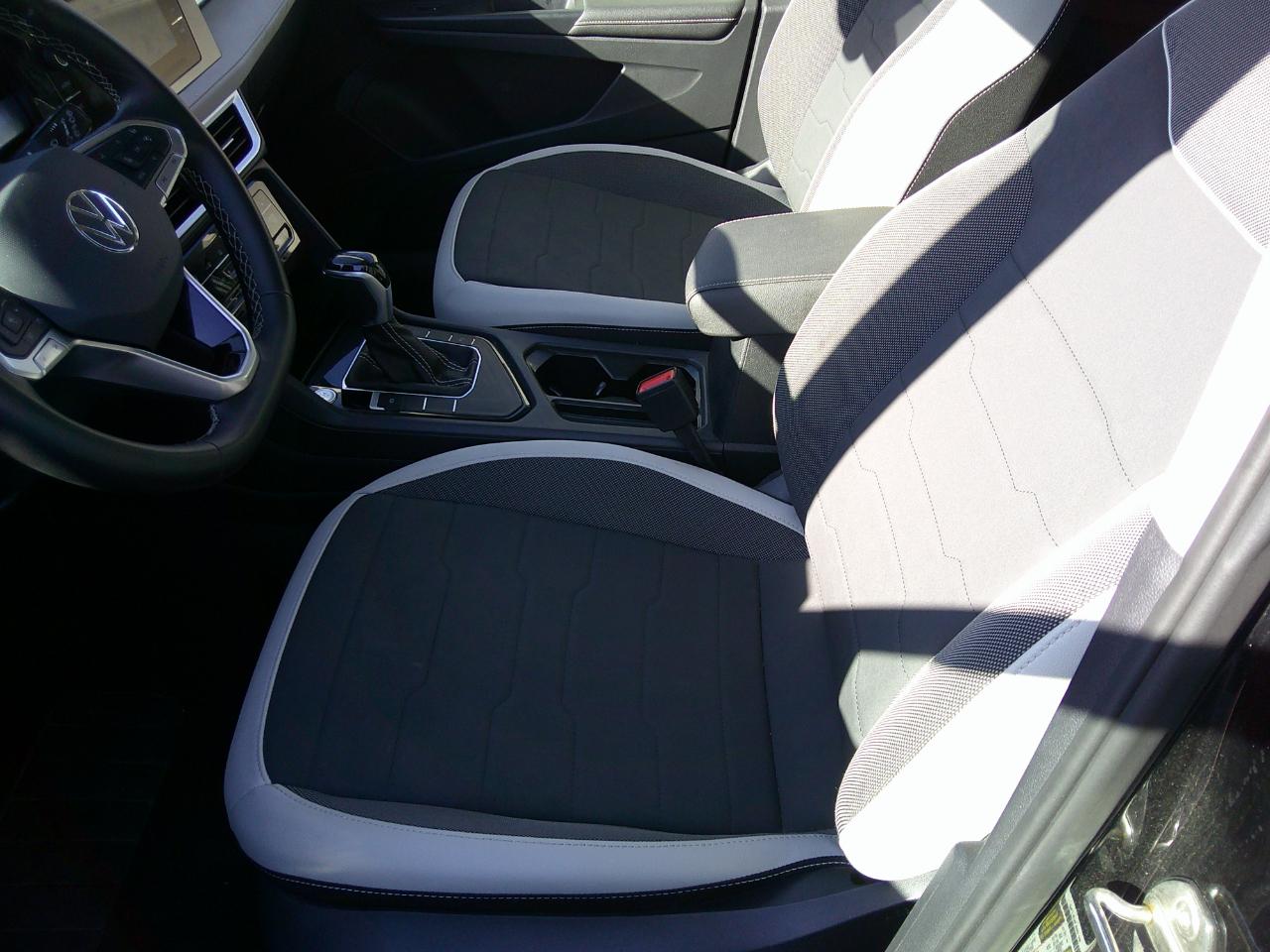 Volkswagen Taos SE FWD 2025