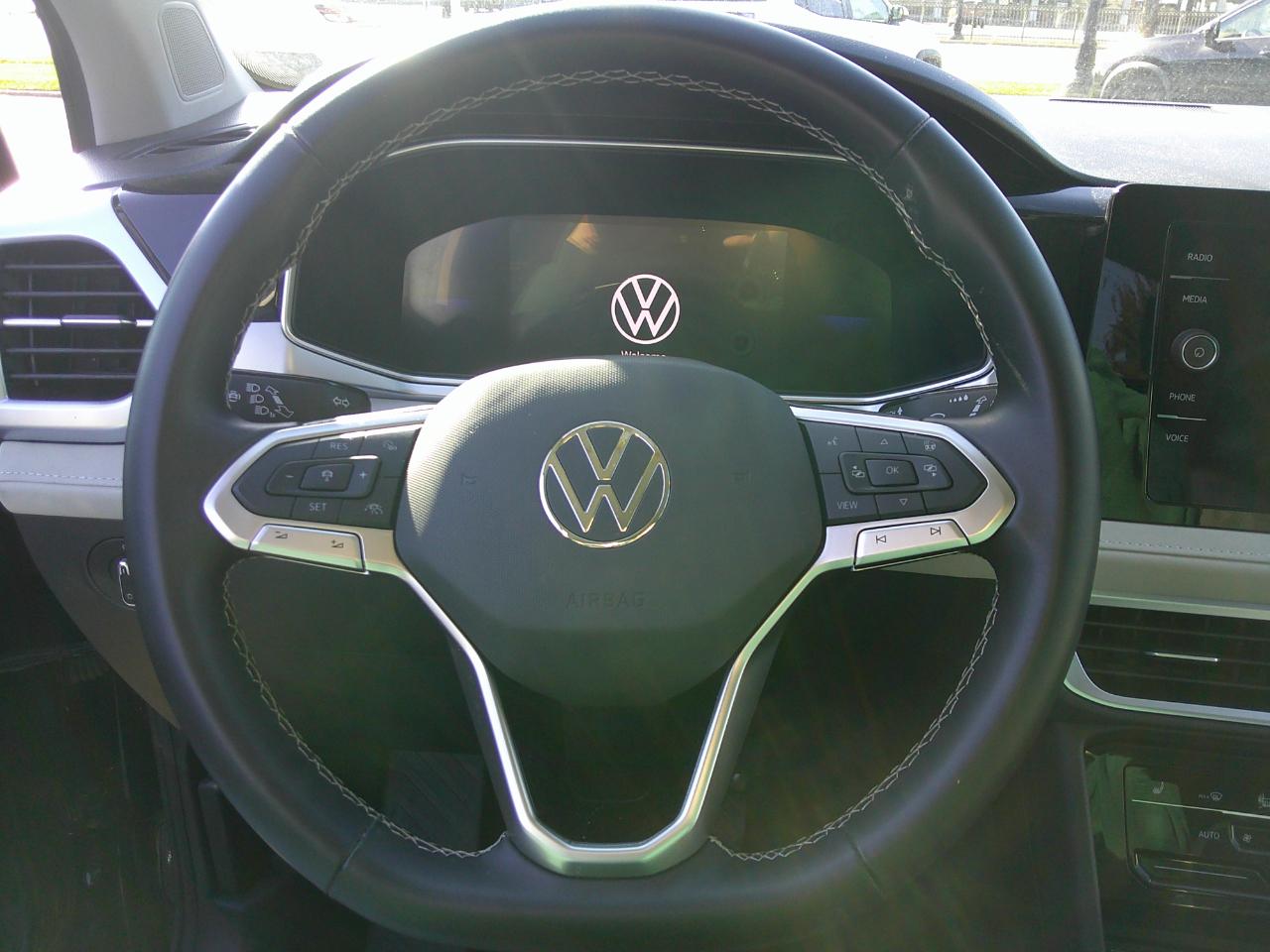 Volkswagen Taos SE FWD 2025