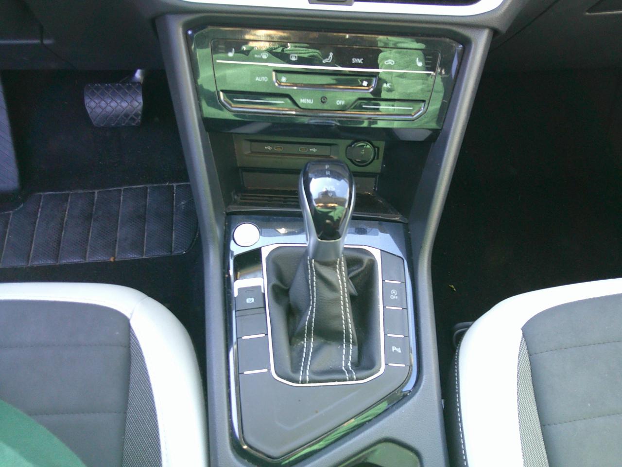Volkswagen Taos SE FWD 2025