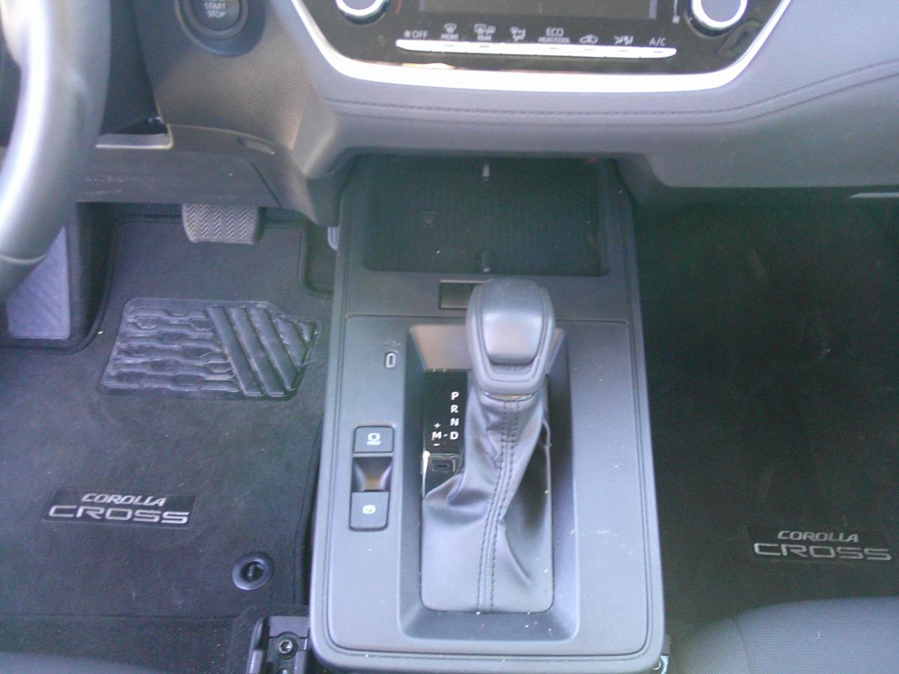Toyota Corolla Cross LE 2WD (Natl) 2026