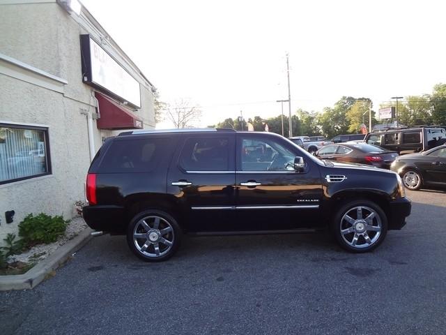 Cadillac Escalade AWD 4dr Premium 2011