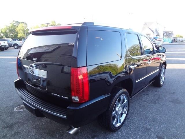 Cadillac Escalade AWD 4dr Premium 2011