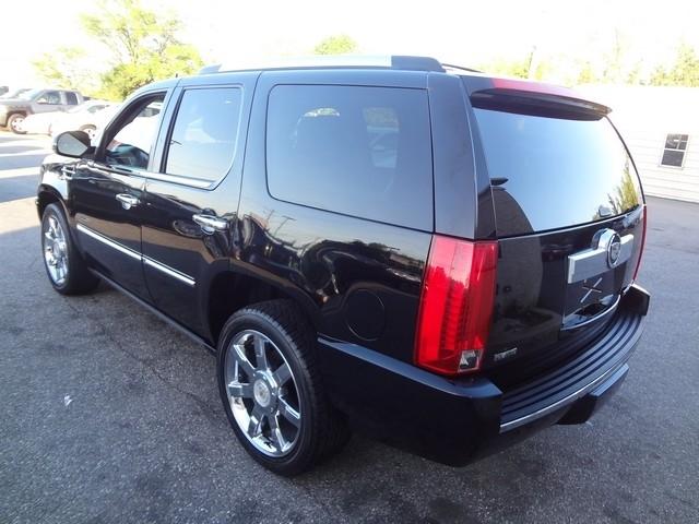 Cadillac Escalade AWD 4dr Premium 2011