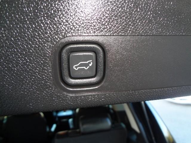 Cadillac Escalade AWD 4dr Premium 2011