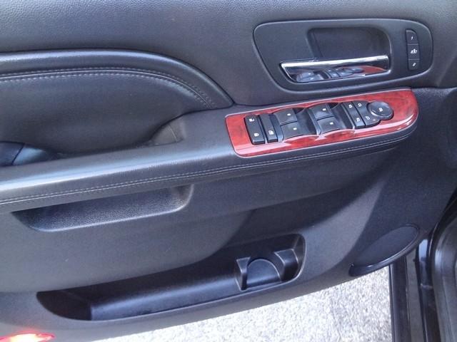 Cadillac Escalade AWD 4dr Premium 2011