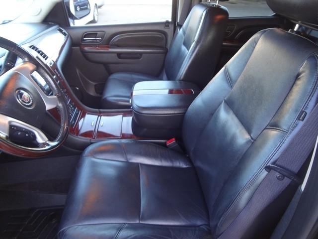 Cadillac Escalade AWD 4dr Premium 2011