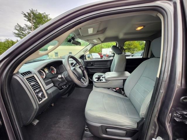 RAM 1500 4WD Quad Cab 140.5" Tradesman 2016